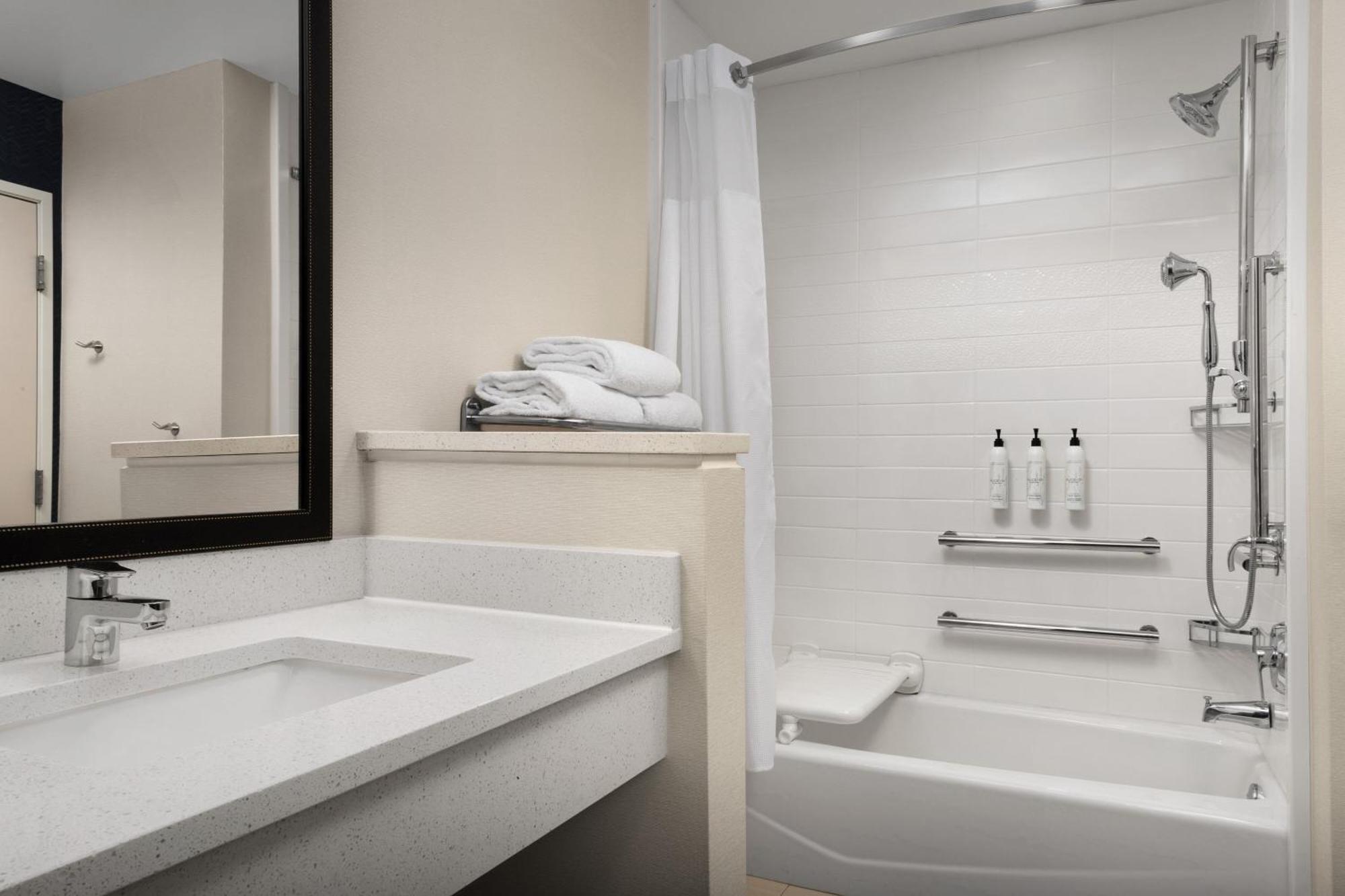 Fairfield Inn & Suites By Marriott Panama City Beach Upper Grand Lagoon Экстерьер фото
