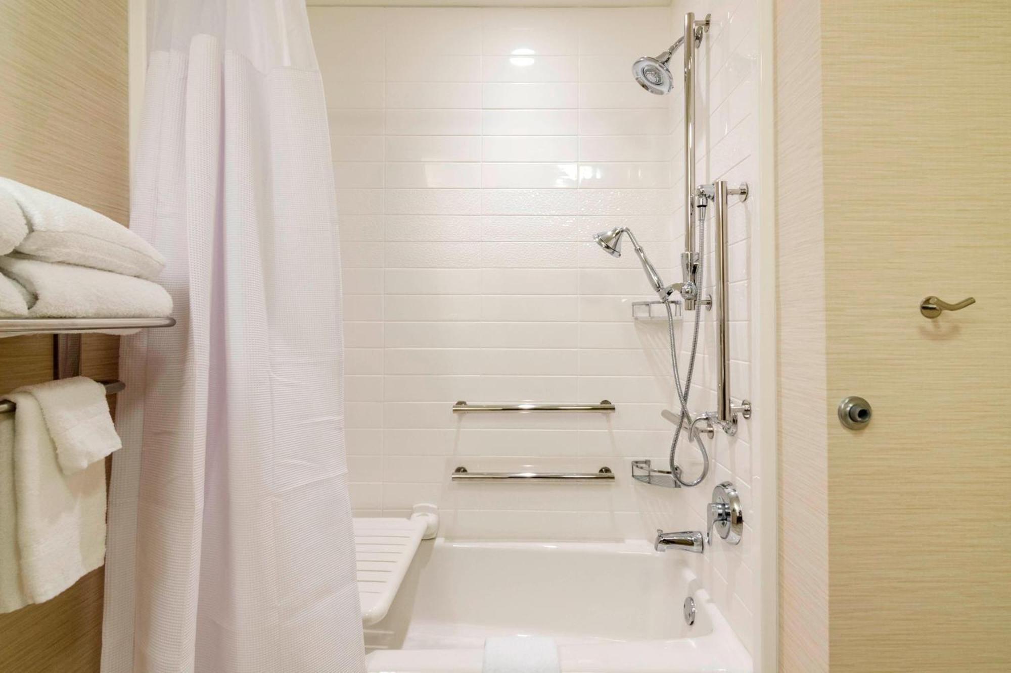 Fairfield Inn & Suites By Marriott Panama City Beach Upper Grand Lagoon Экстерьер фото